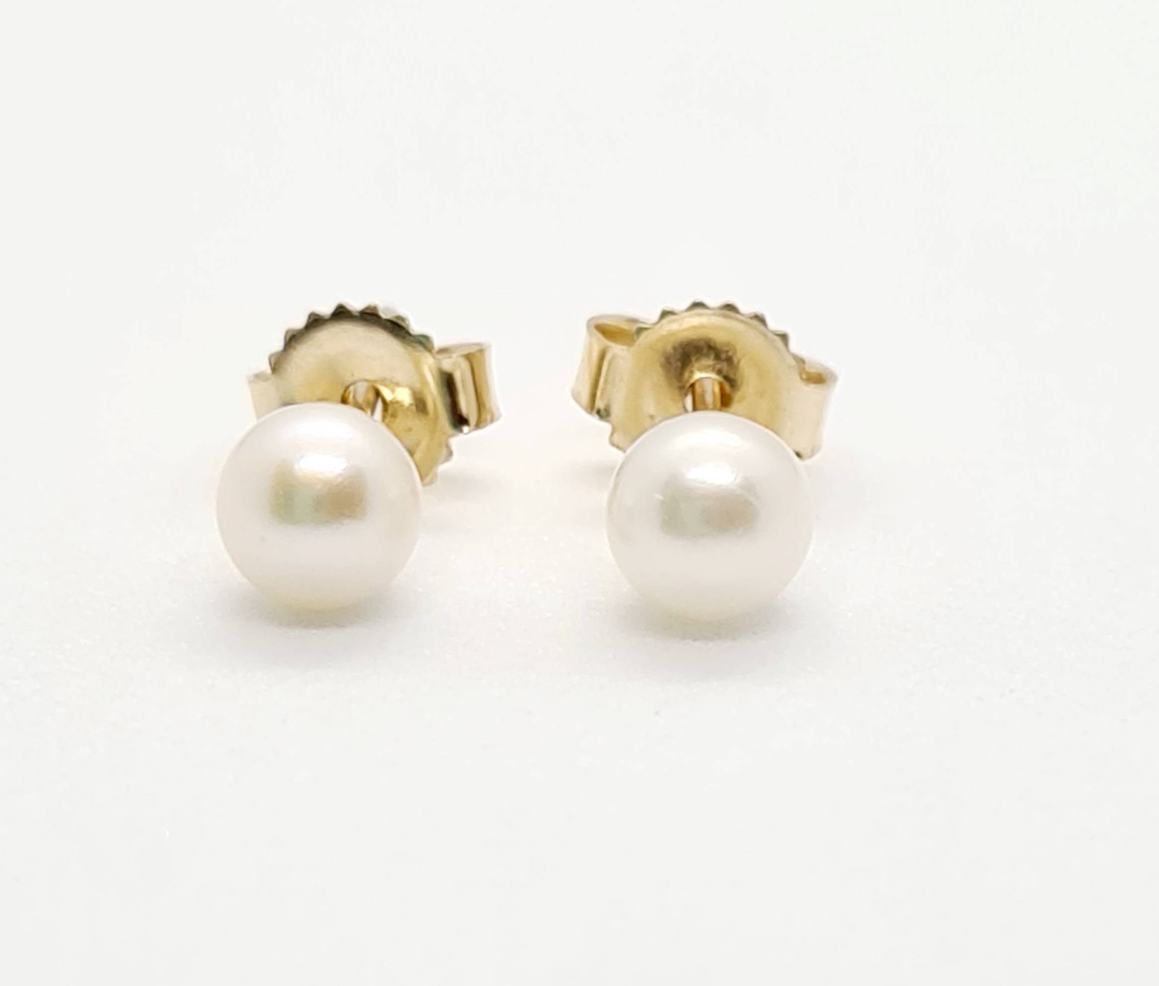 9ct Yellow Gold Cultured Pearl 4-4.5mm Earrings